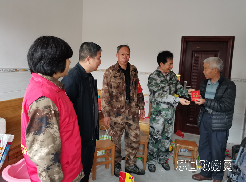市发展和改革局春节前慰问沙坪镇柘洞村贫困户