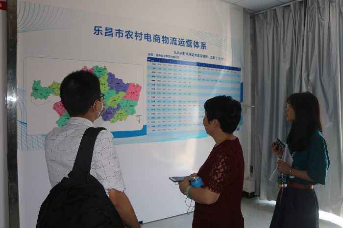 7.在市级电商物流运营中心检查工作.JPG
