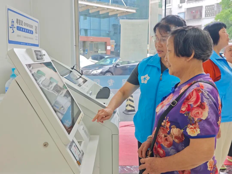 社保服务提质增效 让群众办事省心更舒心3.jpg