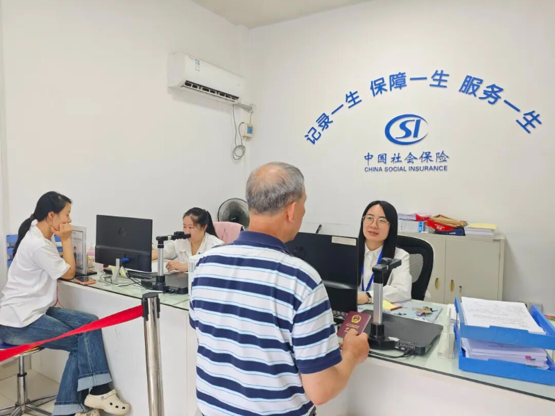 社保服务提质增效 让群众办事省心更舒心2.jpg