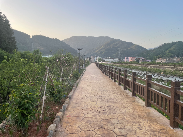 九峰“一河两岸”(1).jpg