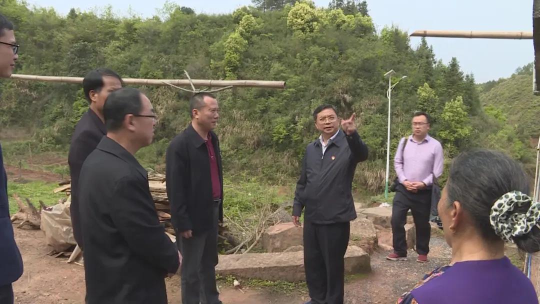 乐昌市委书记沈河民到三溪镇调研脱贫攻坚和新农村建设等工作