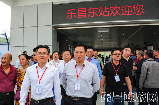 李安平等领导走出东站