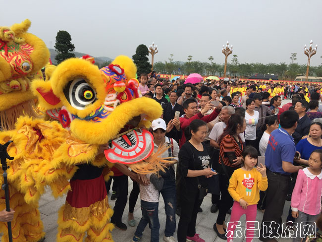 武广客运专线乐昌东站项目启用仪式现场3     朱虹霓 摄