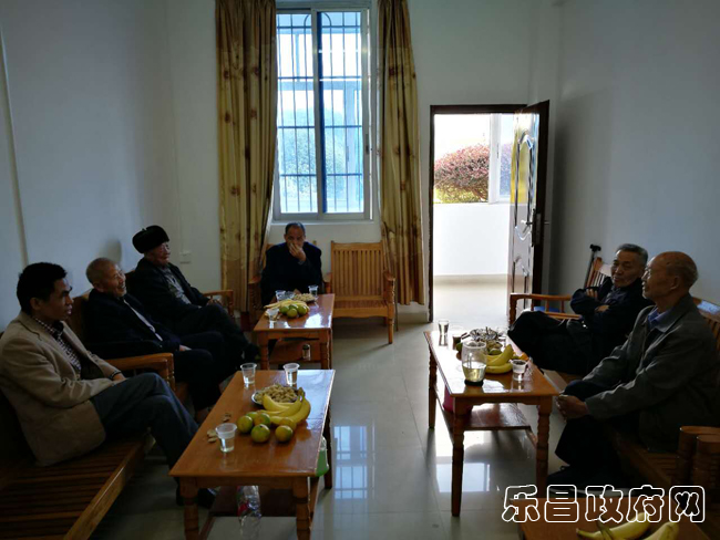白石镇召开重阳节退休老干部座谈会.jpg