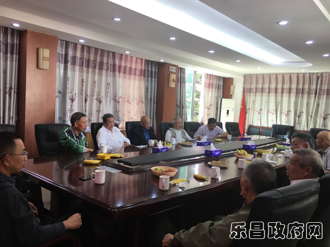 市商务局开展喜迎重阳茶话会活动.jpg