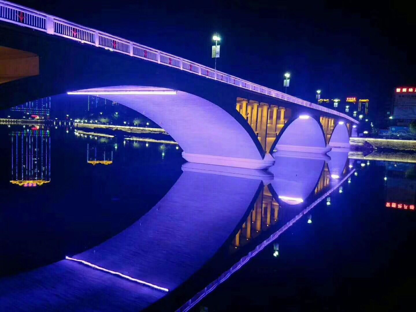 夜幕下的一江两岸