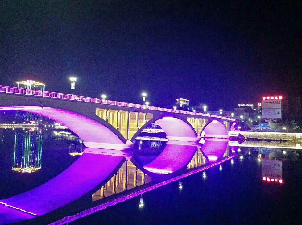 夜幕下的一江两岸